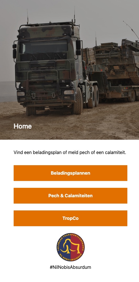 Telefoonscherm van de beladingsapp, met knoppen voor beladingsplannen en voor pech en calamiteiten, boven een foto van een militair transportvoertuig
